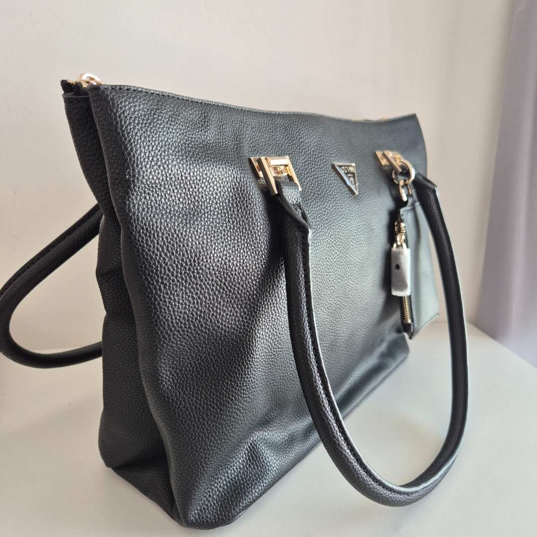 Tote Guess Negra