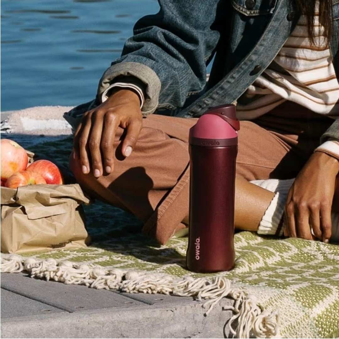 Owala FreeSip 24 oz Water Bottle - Black Cherry
