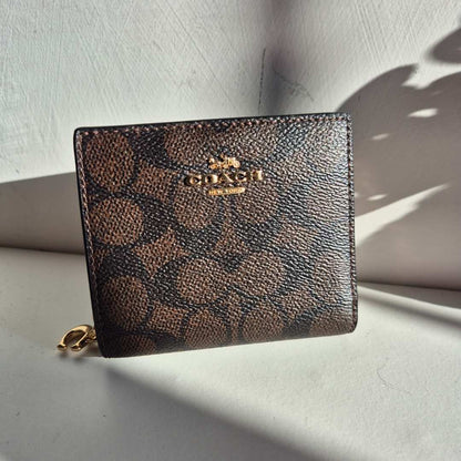 Cartera Snap con monogram obscuro