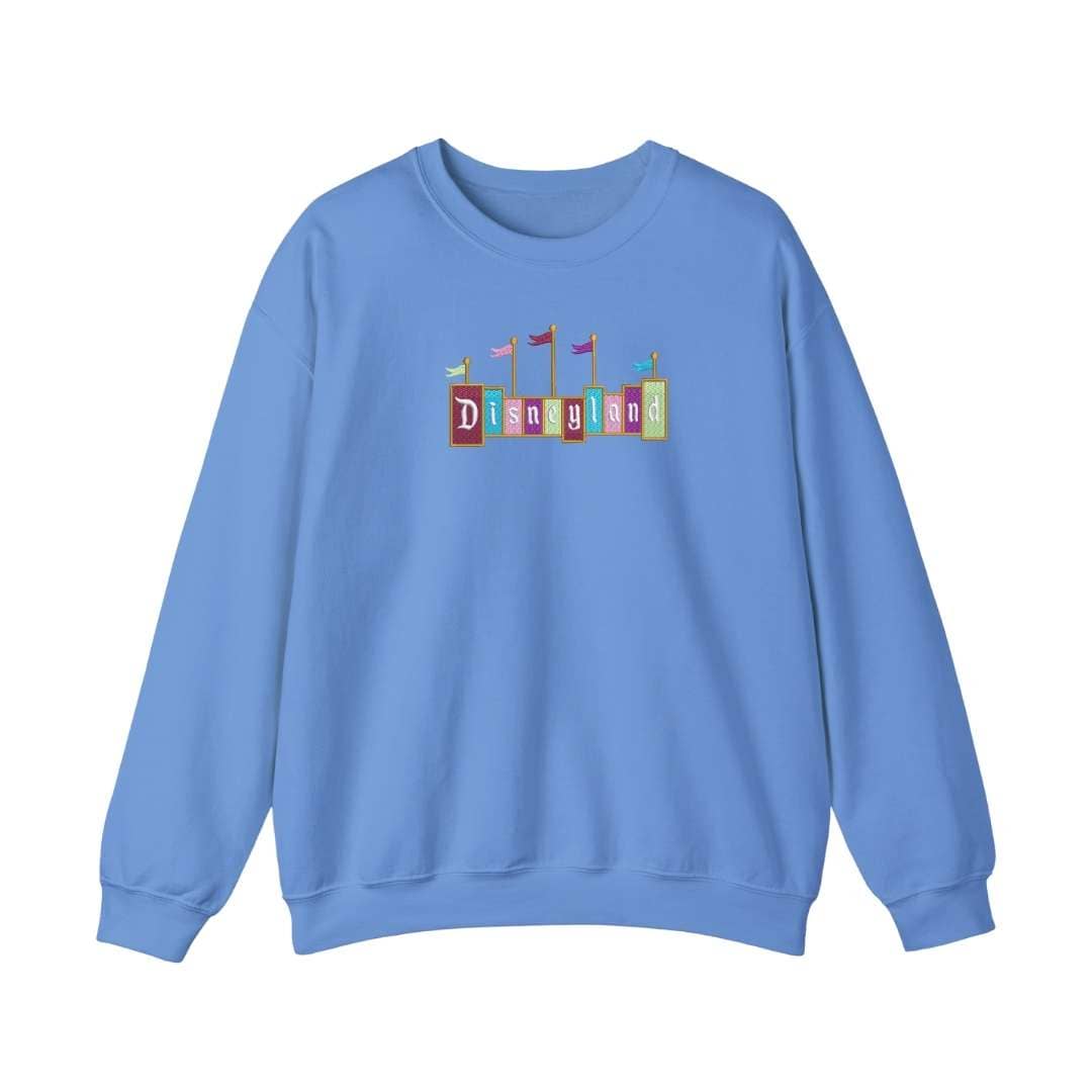 Bordado "Disneyland" en sudadera cuello redondo.