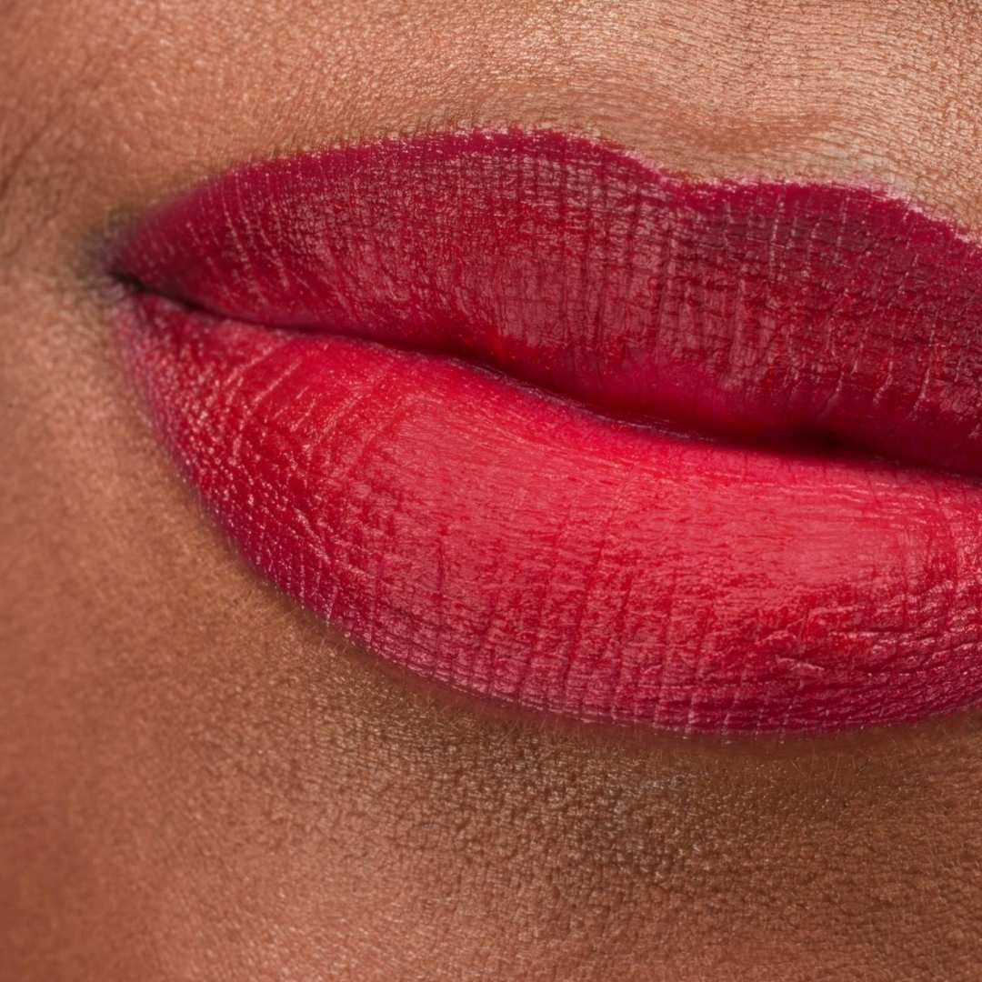 Soft touch lip crème - a true blue-red⁣