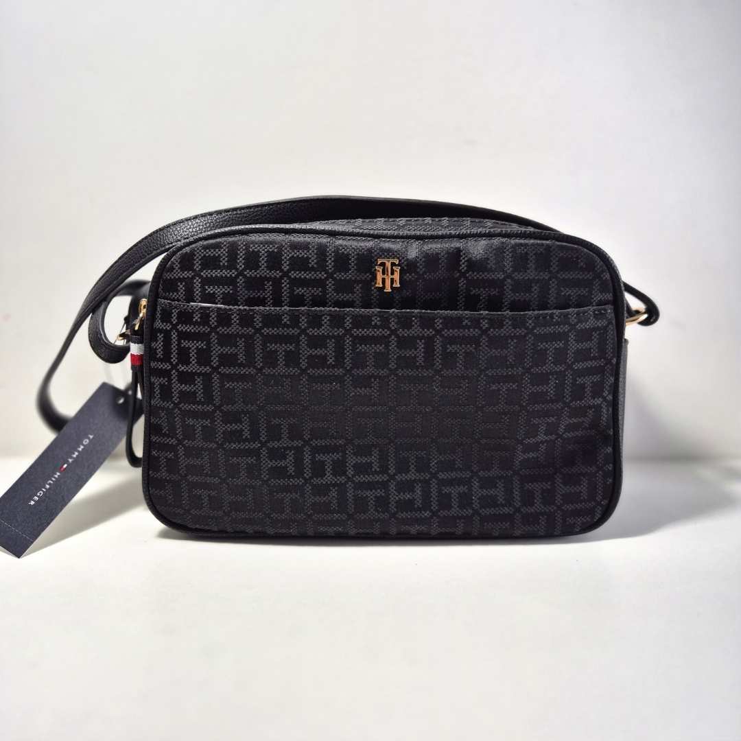 Crossbody camera doble cierre monograma tela