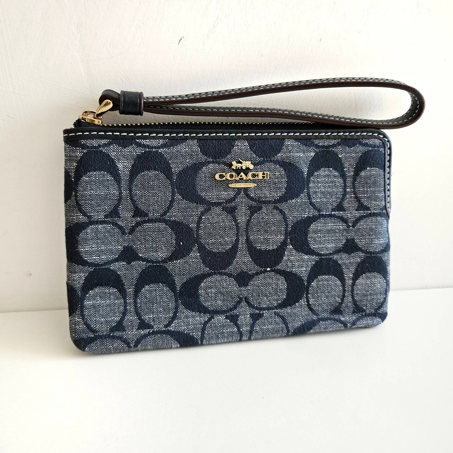 WRISTLET in chambray