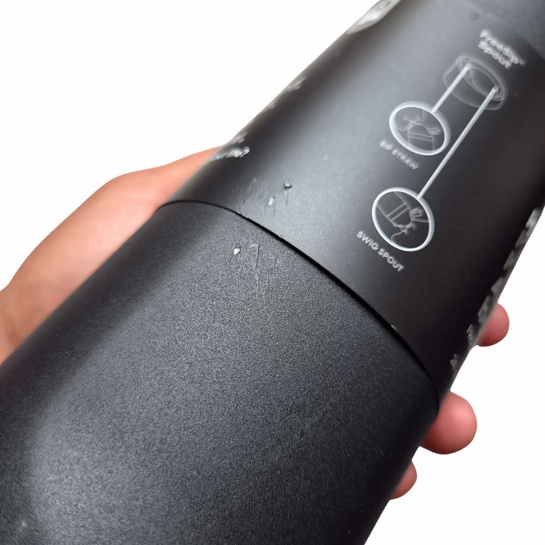 Owala FreeSip 24 oz Water Bottle - negro